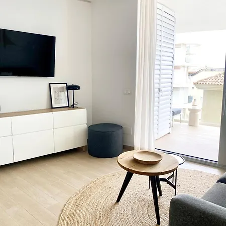 Fantastic In The Wave Just Steps From Carvajal - Pool And Free Parking Appartement