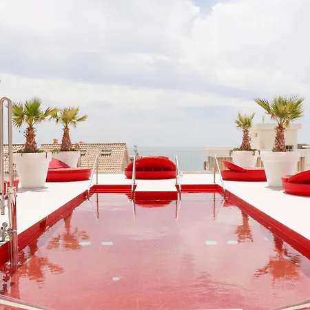 Fantastic In The Wave Just Steps From Carvajal - Pool And Free Parking Appartement