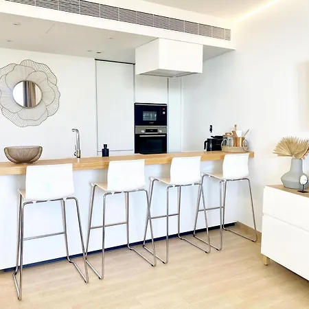 Fantastic In The Wave Just Steps From Carvajal - Pool And Free Parking