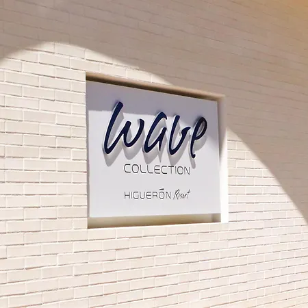 Fantastic In The Wave Just Steps From Carvajal - Pool And Free Parking *