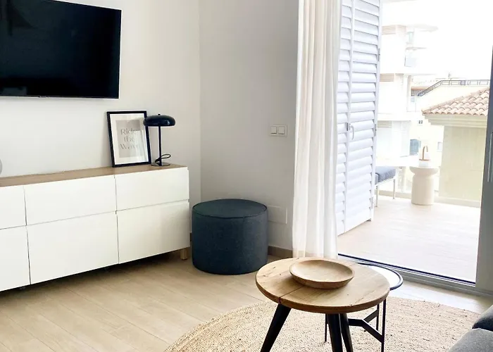 Fantastic In The Wave Just Steps From Carvajal - Pool And Free Parking Апартаменты