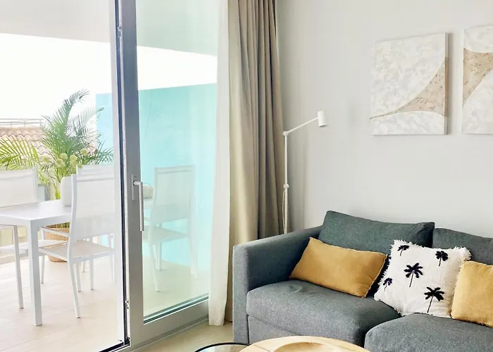 Fantastic In The Wave Just Steps From Carvajal - Pool And Free Parking Апартаменты Фуэнхирола