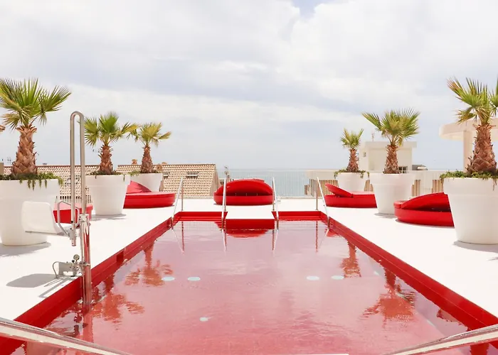 Fantastic In The Wave Just Steps From Carvajal - Pool And Free Parking Apartment