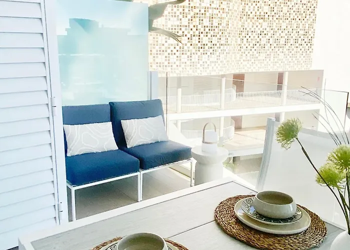 Fantastic In The Wave Just Steps From Carvajal - Pool And Free Parking * Фуэнхирола