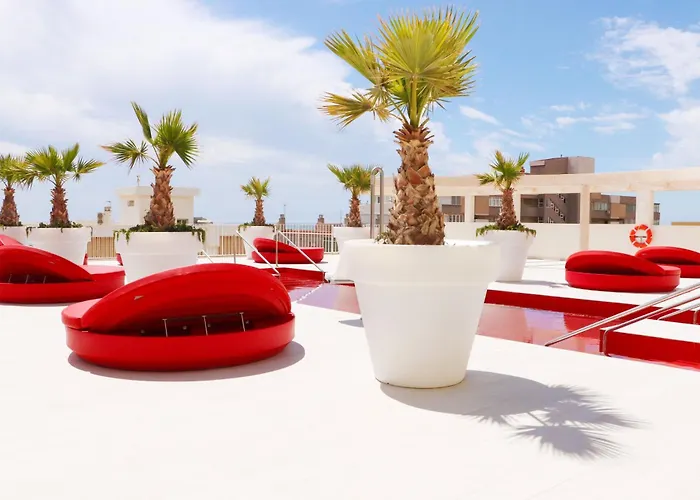 Fantastic In The Wave Just Steps From Carvajal - Pool And Free Parking Apartment Fuengirola