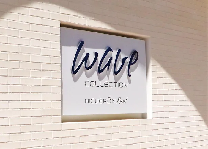 Fantastic In The Wave Just Steps From Carvajal - Pool And Free Parking *