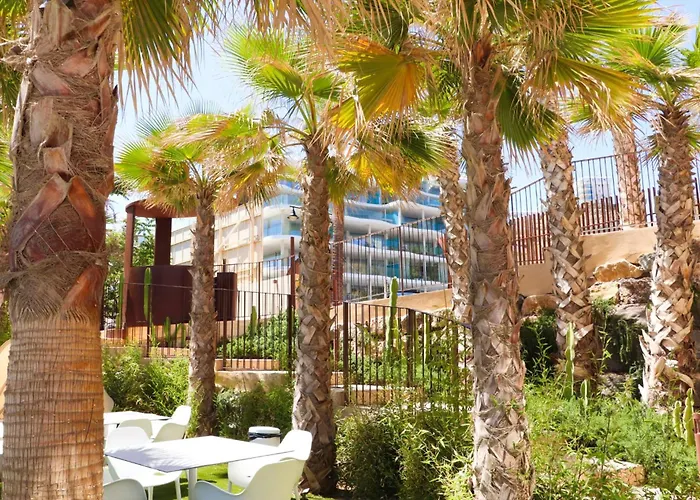 Fantastic In The Wave Just Steps From Carvajal - Pool And Free Parking Апартаменты *