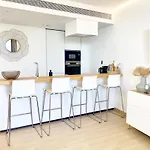 Fantastic In The Wave Just Steps From Carvajal - Pool And Free Parking