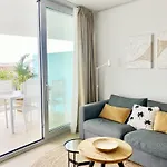 Fantastic In The Wave Just Steps From Carvajal - Pool And Free Parking Appartamento Fuengirola